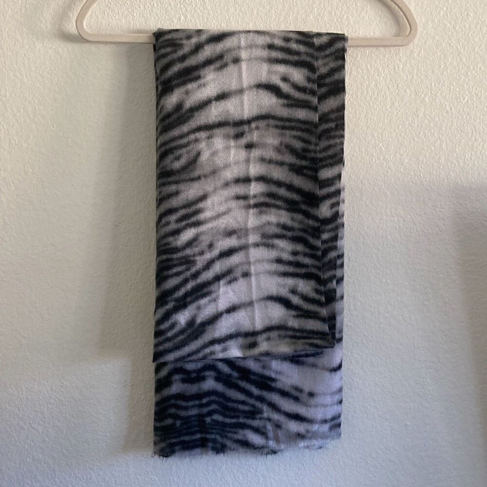 Soft Gray Print Scarf